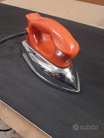 Piccolo ferro da stiro