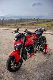 Ducati Streetfighter v4