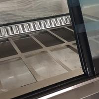 vetrina dei gelati ancora col celofan nuova