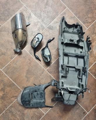 pezzi honda hornet del 2005