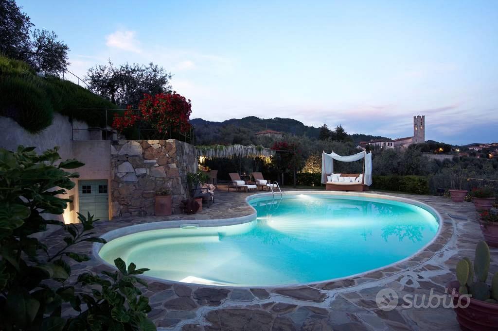 Rustico / Casale di 260 m² con più di 5 locali a M - Vista 2