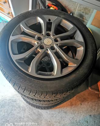cerchi con gomme misura 225 50 17 