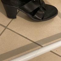 Stivaletto di pelle semi aperto 39