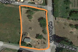 Terreno con magazzino zona Aranova