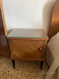 Comodini in legno antico per stanza da letto