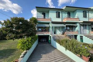 Villa di 159 m² con 5 locali e box auto doppio a L