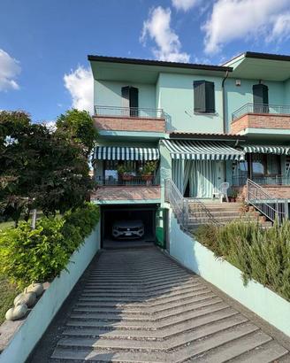 Villa di 159 m² con 5 locali e box auto doppio a L