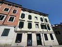 palazzo-stabile-di-428-m²-con-piu-di-5-locali-a-