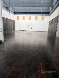 Immobile di 500 m² con 1 locale a Prato