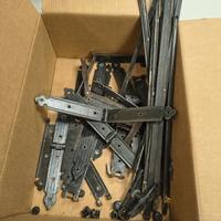 Maniglie e cerniere balconi 