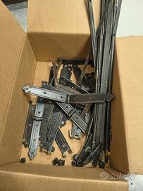 Maniglie e cerniere balconi 