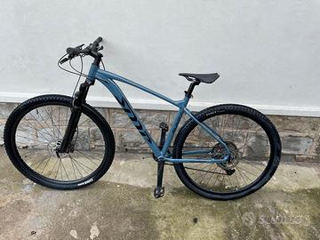 Bicicletta Mountain Bike 