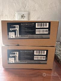 Coppia di miscelatori per lavabo