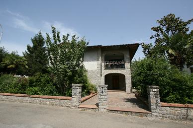 VL3 - Sinalunga villa di 267 mq circondata