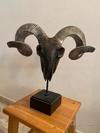 Testa di ariete, soprammobile