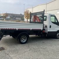 Daily 35c13 con grue ribaltabile 2015