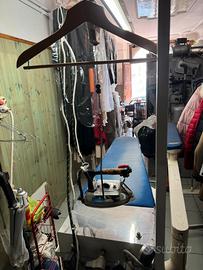 Tavolo da stiro professionale per lavanderia