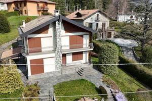 Villa di 266 m² con più di 5 locali a Caglio