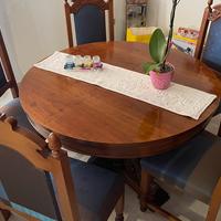 Tavolo allungabile, mobile, cinque sedie