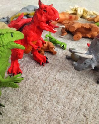 Collezione di dinosauri gommosi