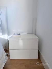 Comodino due cassetti, color panna lucido