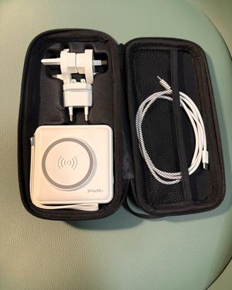 PWR Travel PRO 5-in-1 Caricatore smart e compatto