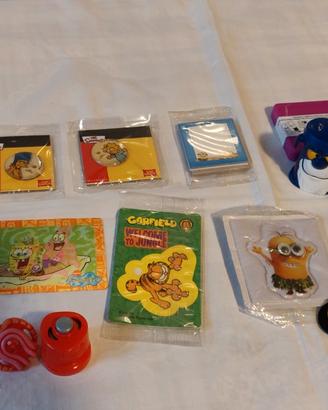 Set gadget vari, action figure e altro (14 pezzi)