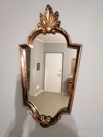 SPECCHIO CON CORNICE DORATA