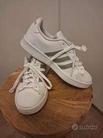 Scarpe Adidas n.36 e 2/3