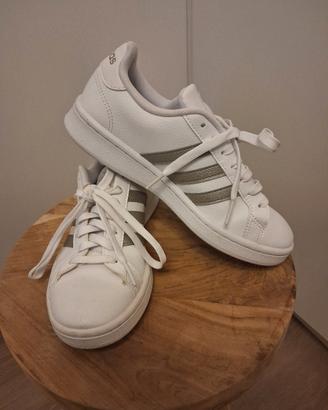 Scarpe Adidas n.36 e 2/3