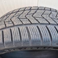 Treno di pneumatici invernali 225/45 R19