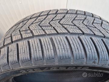 Treno di pneumatici invernali 225/45 R19