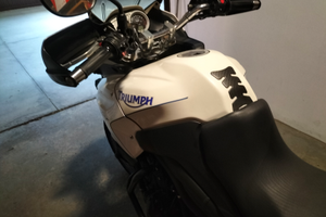 Moto Triumph Tiger 1050