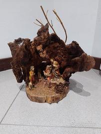 Presepe fatto a mano in corteccia d'albero
