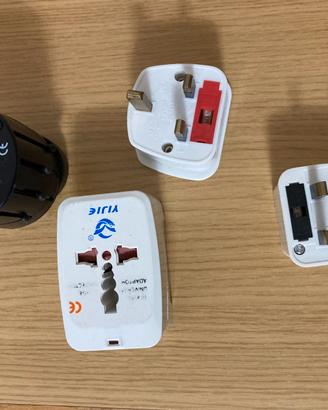 Adattatori multi prese elettriche internazionali