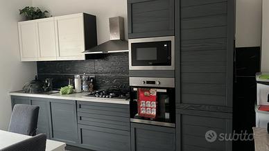 Cucina completa di elettrodomestici