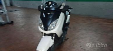 Yamaha xmax 250
