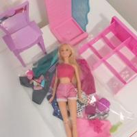 Barbie con mobili e accessori