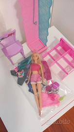 Barbie con mobili e accessori