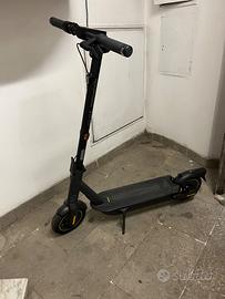 Monopattino elettrico Segway Ninebot Max
