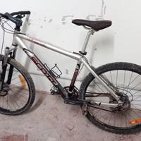 Bici Mountain Bike Scott appena revisionata