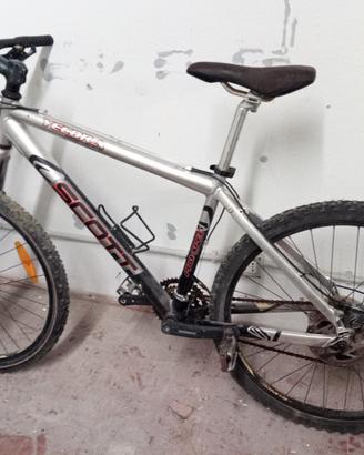 Bici Mountain Bike Scott appena revisionata