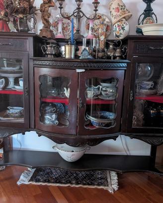 Englischer Vitrinenschrank / China Cabinet – Chipp