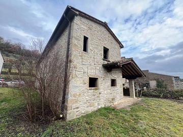 Rustico / Casale di 180 m² con 5 locali e box auto