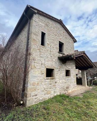 Rustico / Casale di 180 m² con 5 locali e box auto
