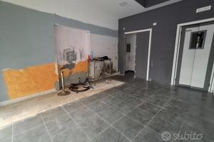 Bottega Via C. Battisti angolo Via Maddalena