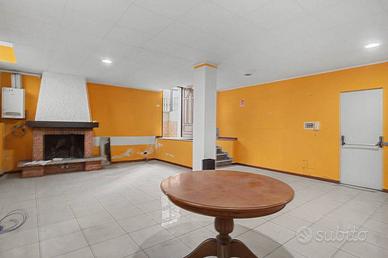 Immobile di 103 m² con 3 locali a Cologno Monzese
