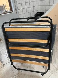 Lettino pieghevole con materassino