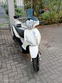 Beverly 350 con abs  4000 km 