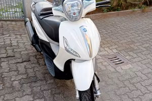 Beverly 350 con abs  4000 km 